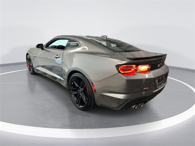2022 Chevrolet Camaro LT1 photo 2