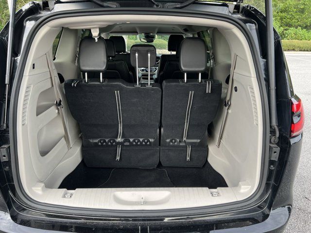 2024 Chrysler Pacifica Touring L photo 14