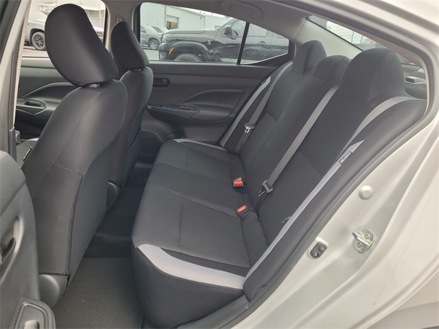 2025 Nissan Versa 1.6 S photo 4