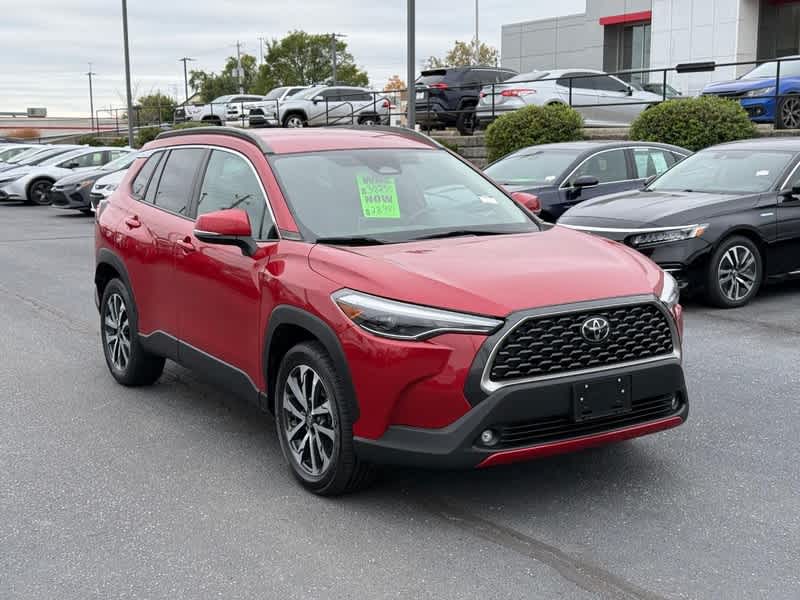 2024 Toyota Corolla Cross XLE's photo