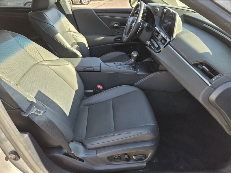 2022 Lexus ES 350 photo 15