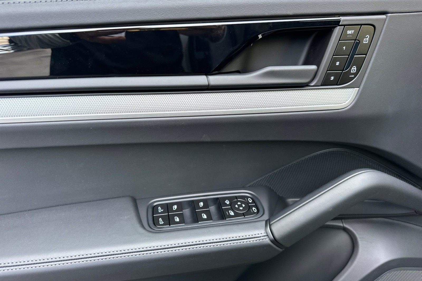 2026 Porsche Cayenne S photo 13
