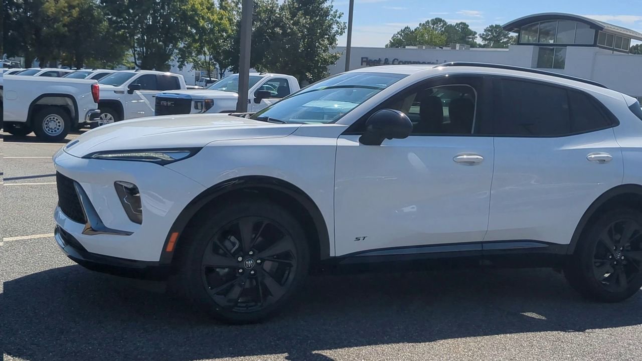 2025 Buick Envision Sport Touring photo 4
