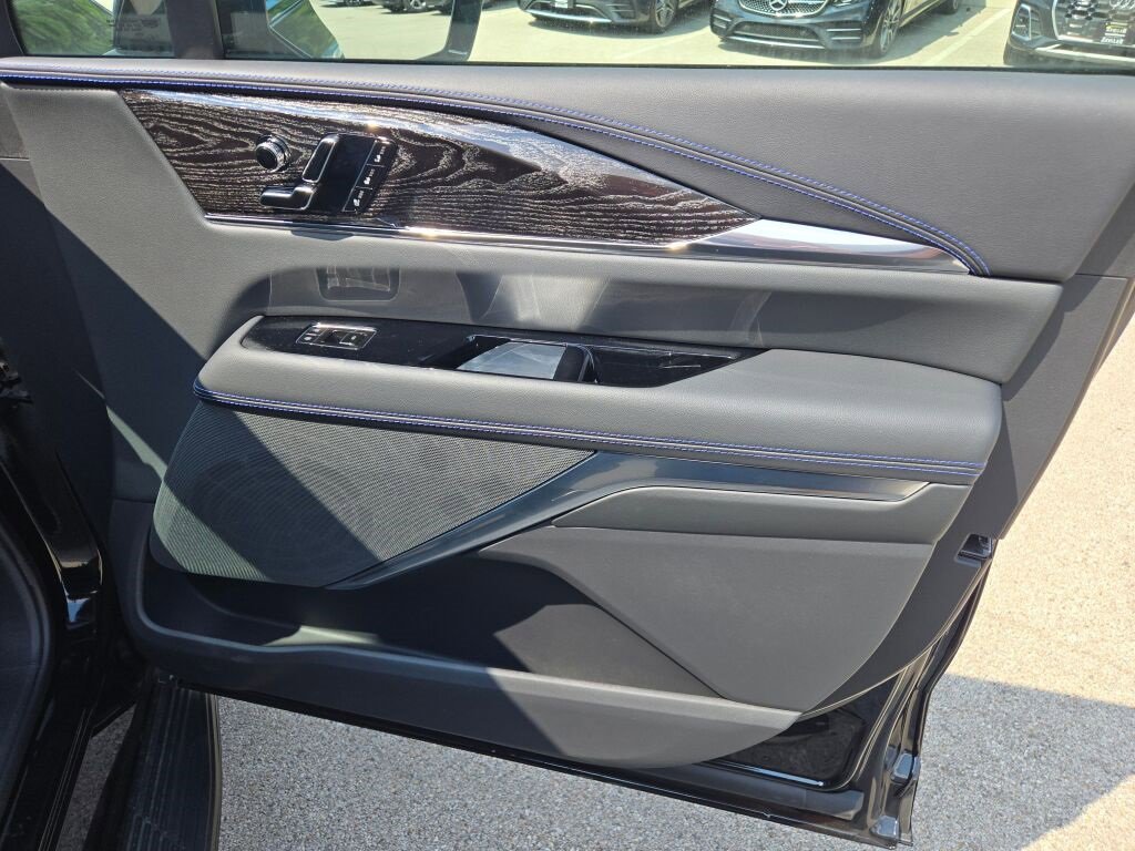 2026 Cadillac Escalade IQ Luxury photo 6