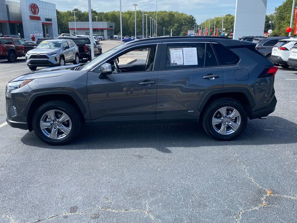 2025 Toyota RAV4 Hybrid XLE photo 3
