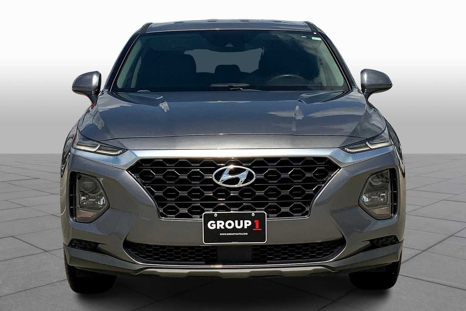 2019 Hyundai Santa Fe SE photo 3