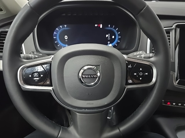 2023 Volvo XC90 B5 Core photo 17