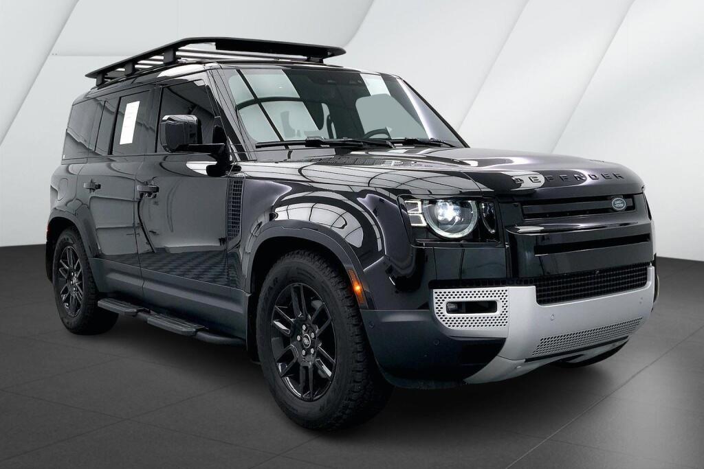 2025 Land Rover Defender S photo 2