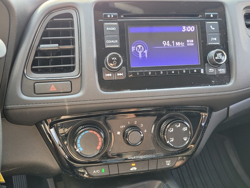 2016 Honda HR-V LX photo 17