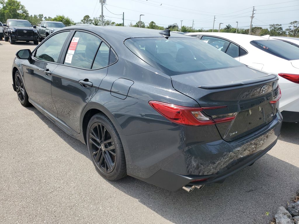 2025 Toyota Camry SE photo 7