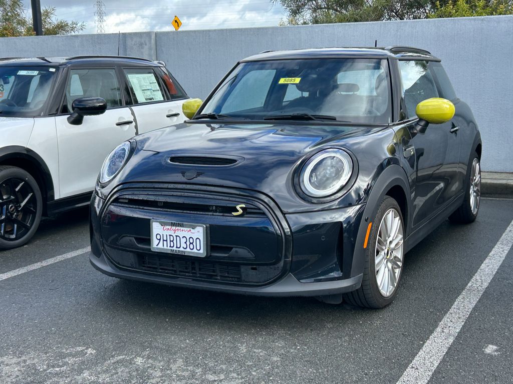 Used 2024 MINI Hardtop 2 Door SE with VIN WMW13DJ09R2U65909 for sale in Corte Madera, CA