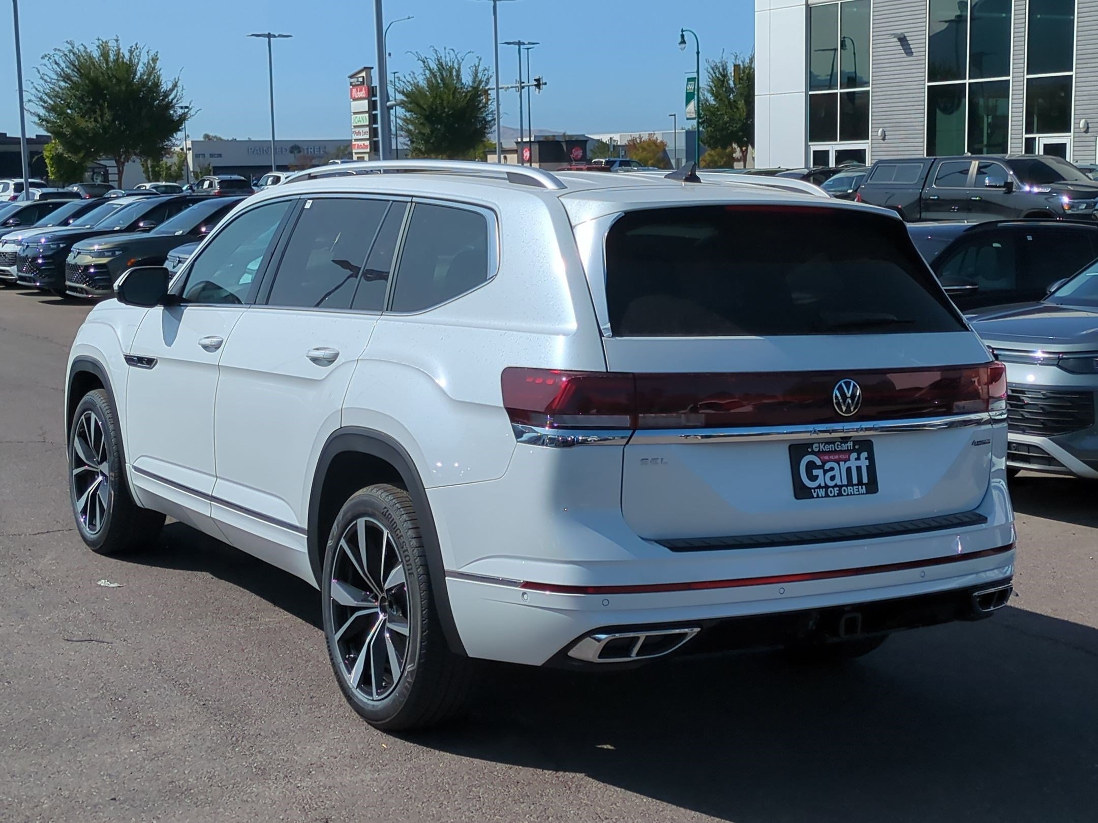 2026 Volkswagen Atlas SEL Premium R-Line photo 4