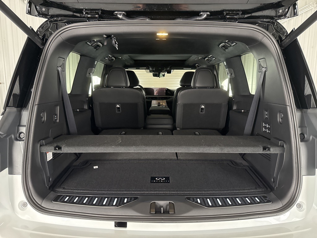 2026 Infiniti QX80 photo 7