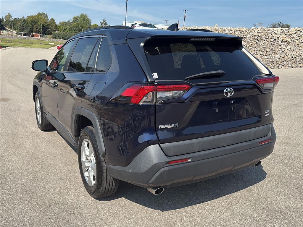 2020 Toyota RAV4 XLE photo 4