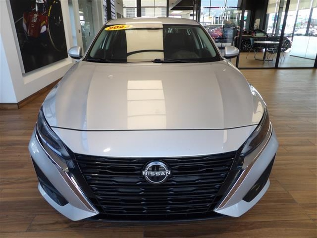 2023 Nissan Altima 2.5 SV photo 2