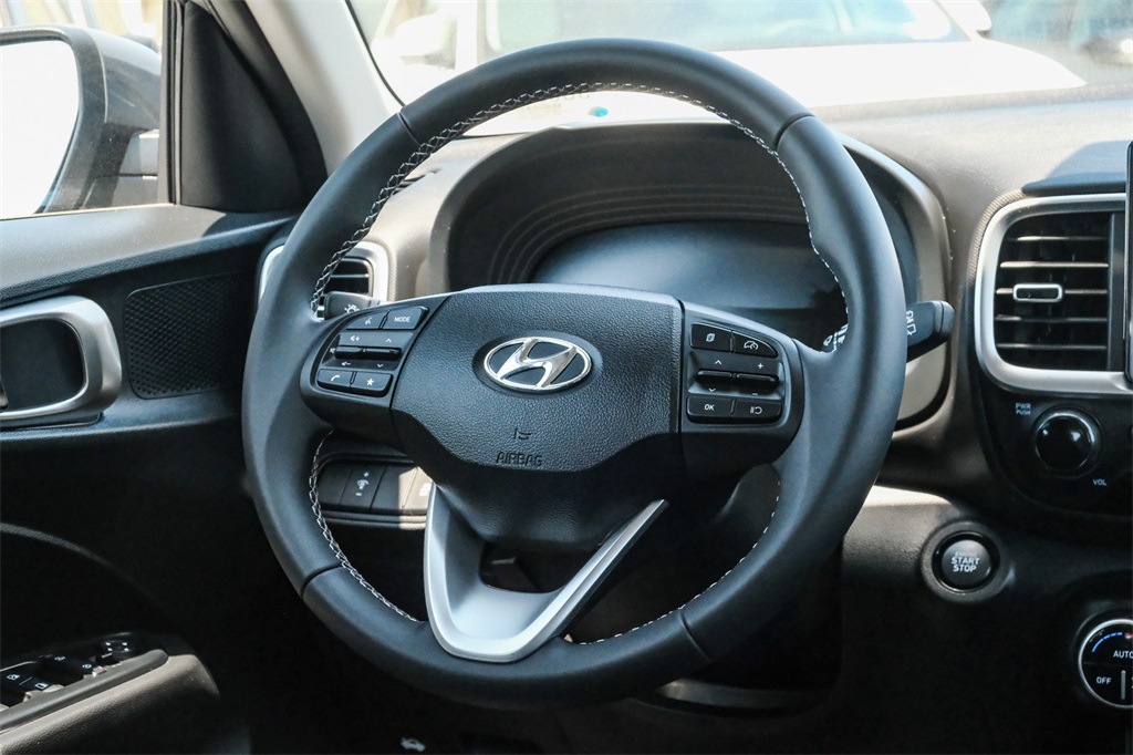 2025 Hyundai Venue SEL photo 15