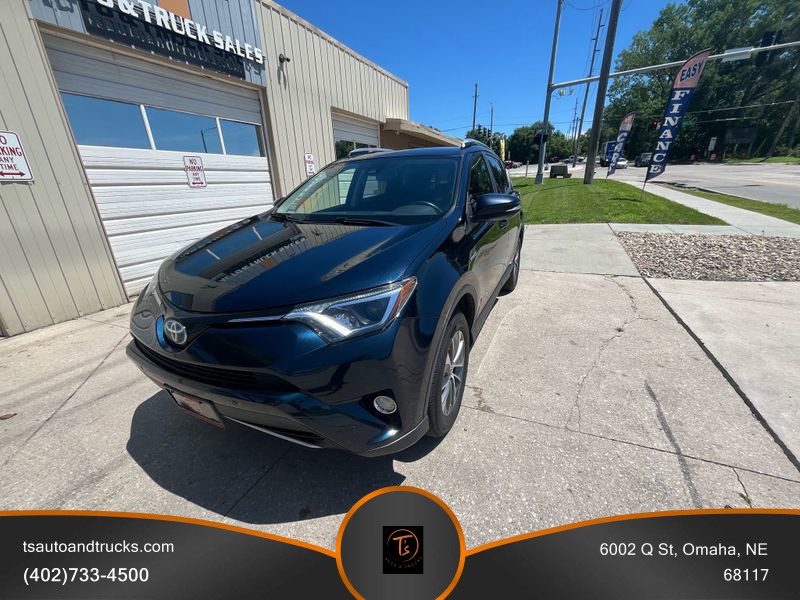 2017 Toyota RAV4 Hybrid XLE photo 3