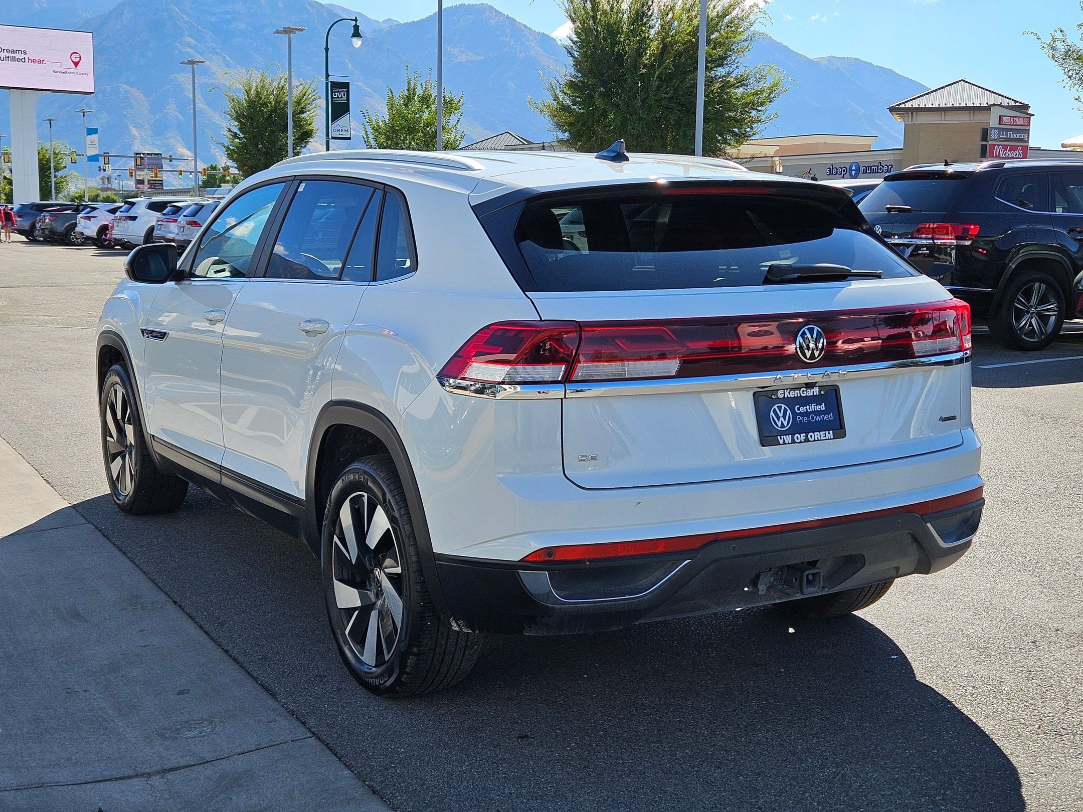 2024 Volkswagen Atlas Cross Sport SE Technology photo 4