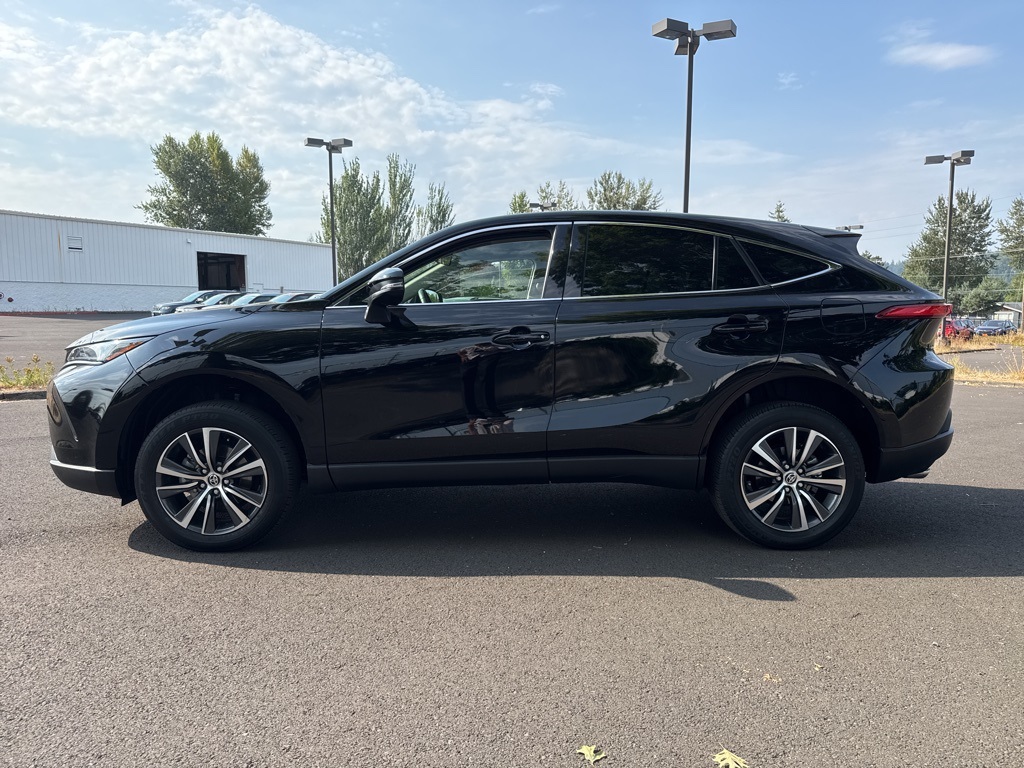 2022 Toyota Venza LE photo 4