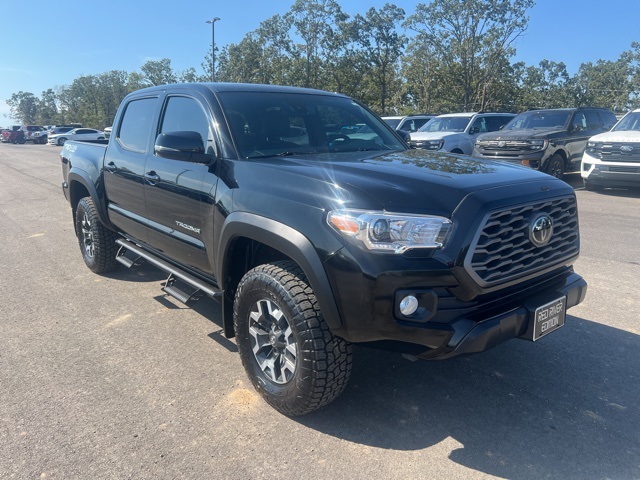 2023 Toyota Tacoma TRD Off-Road photo 2