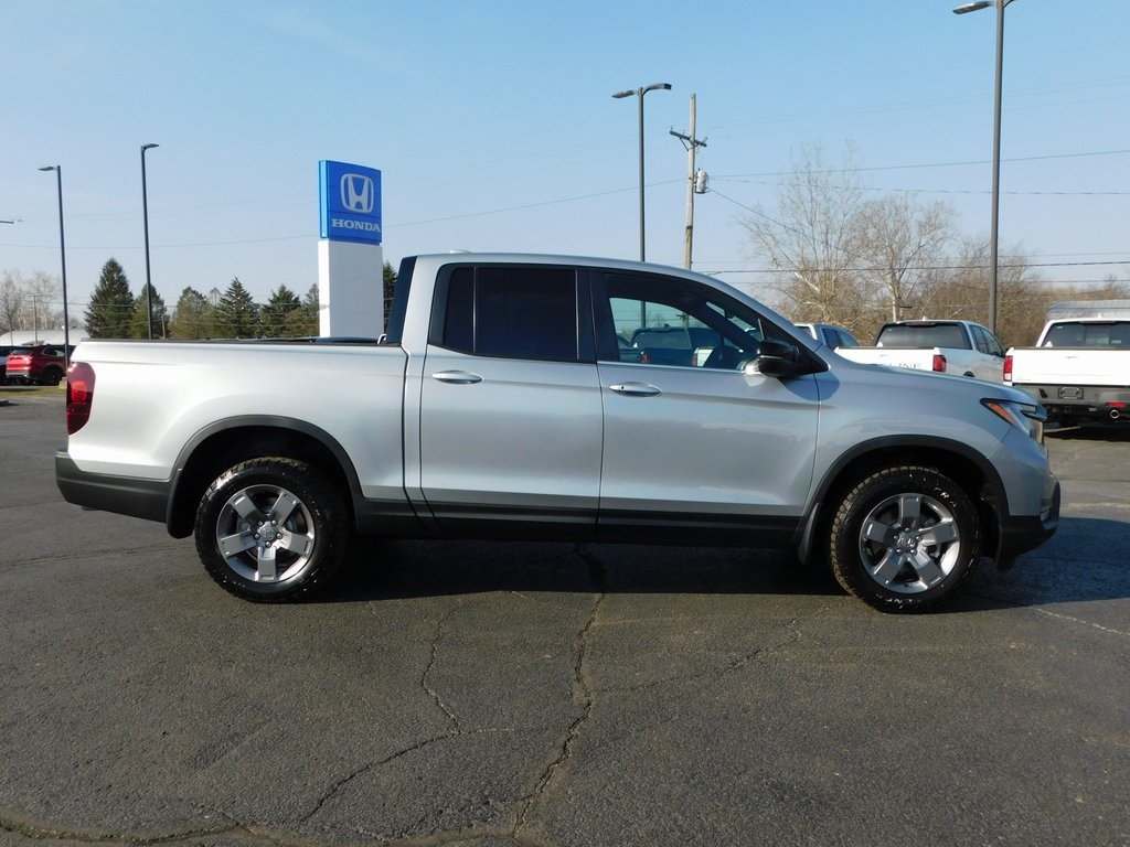 2025 Honda Ridgeline TrailSport photo 2
