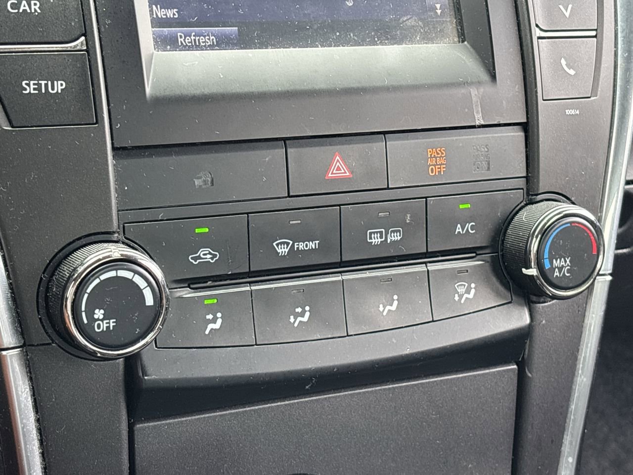 2017 Toyota Camry SE photo 16