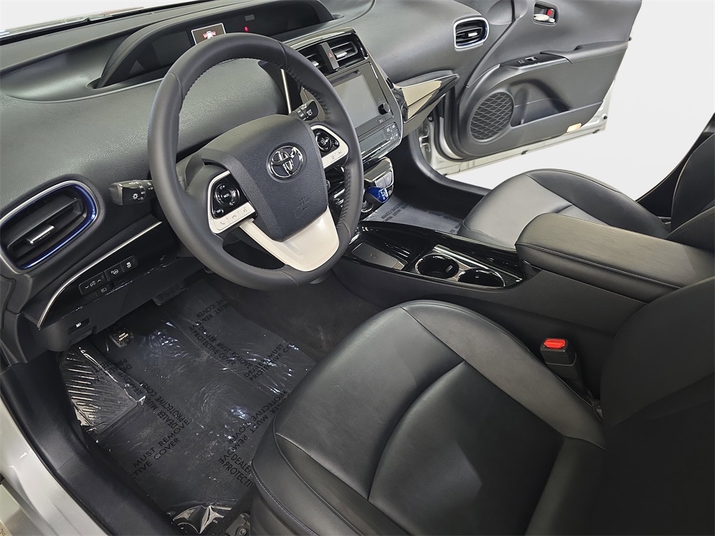 2018 Toyota Prius Three photo 16