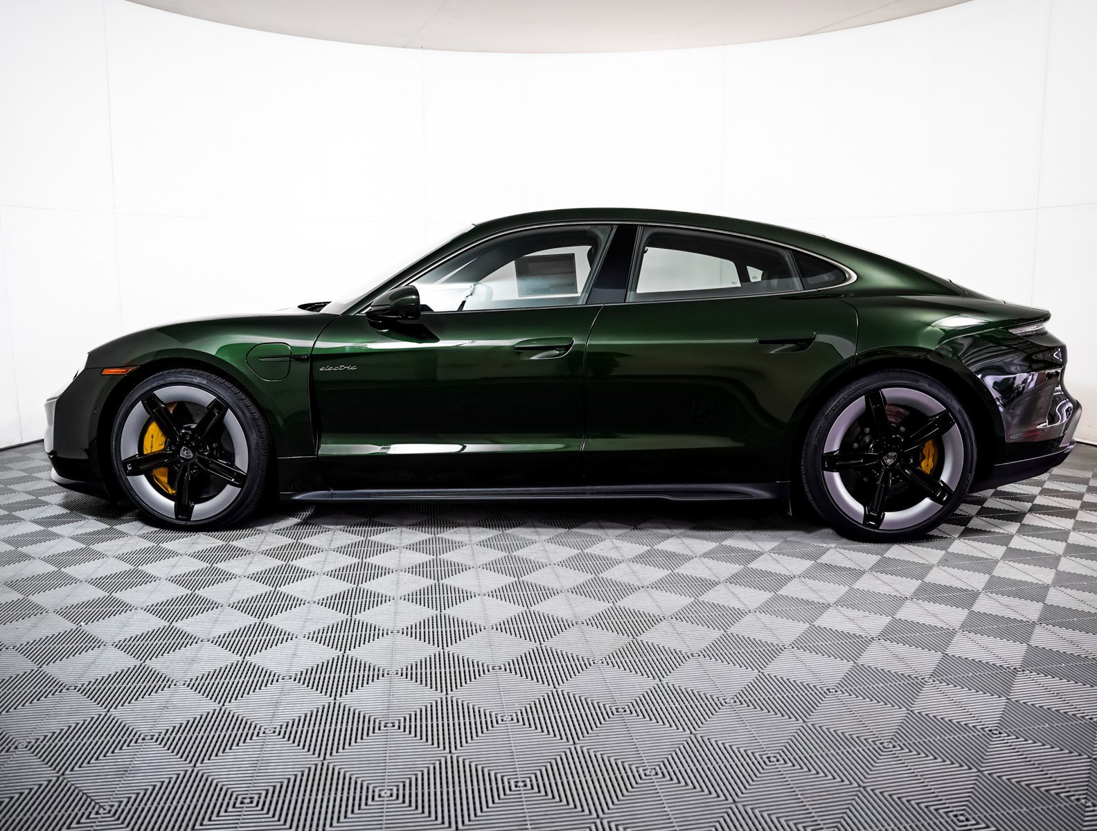 New 2025 OAK GREEN METAL Porsche Turbo S image 2