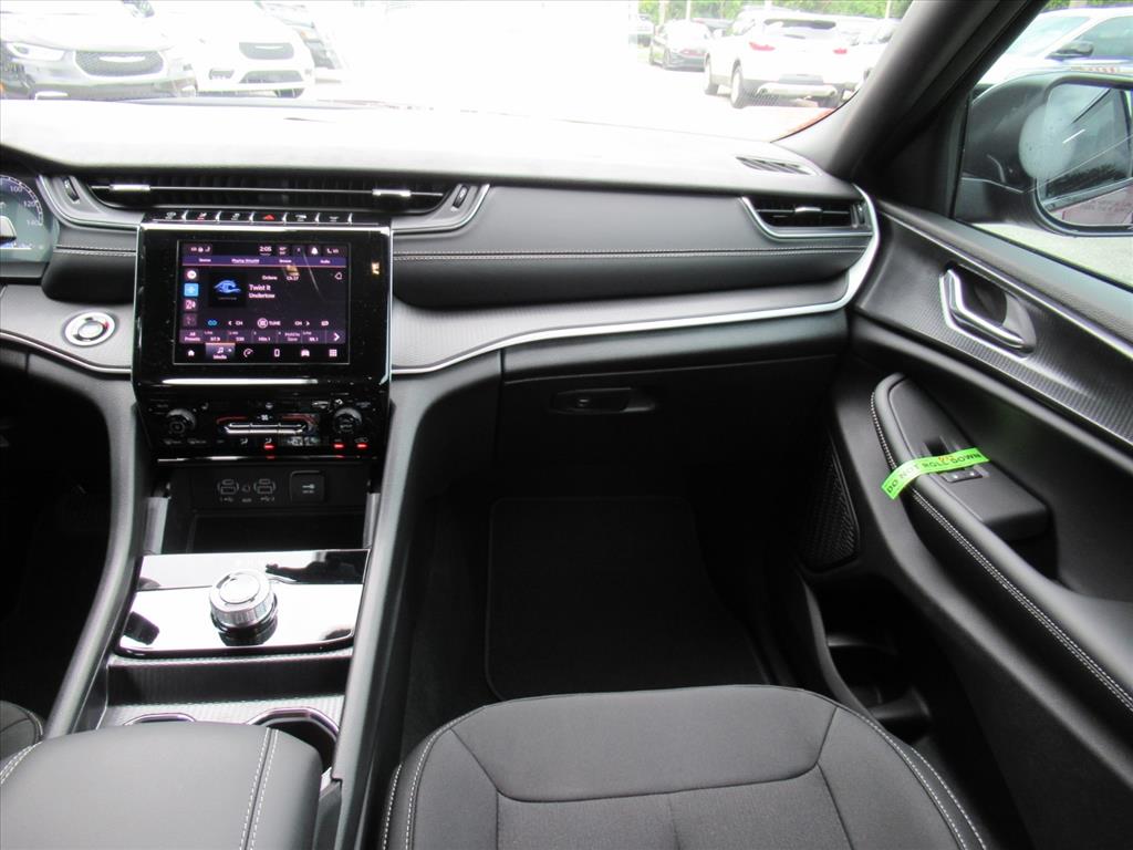 2025 Jeep Grand Cherokee Altitude X photo 13