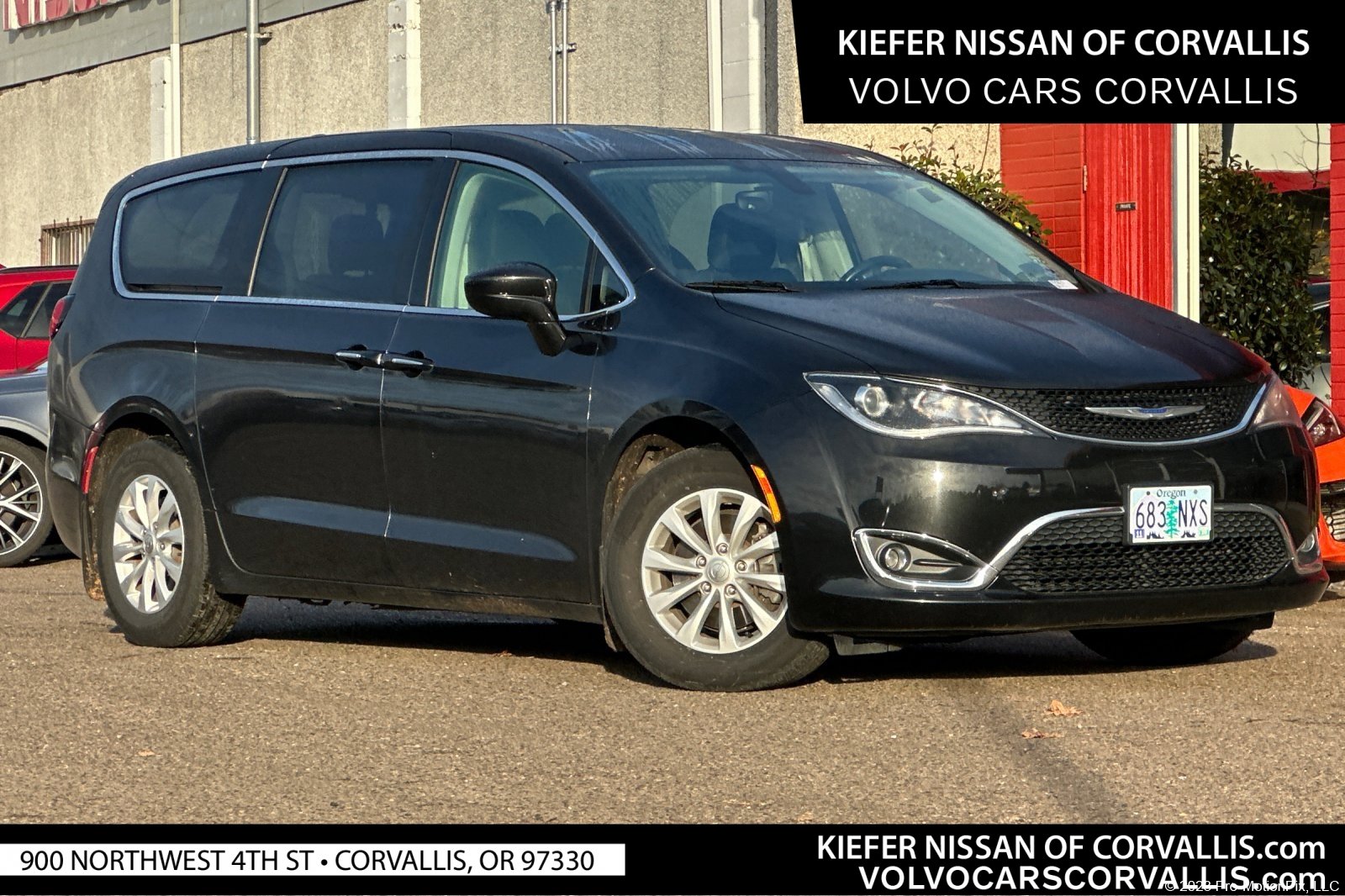 2019 Chrysler Pacifica Touring Plus's photo