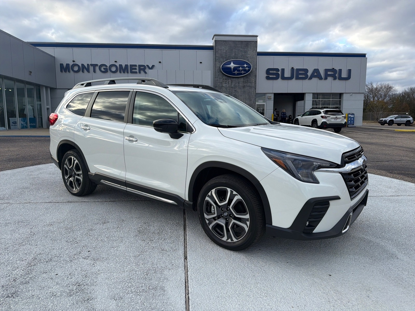 2025 Subaru Ascent Touring's photo