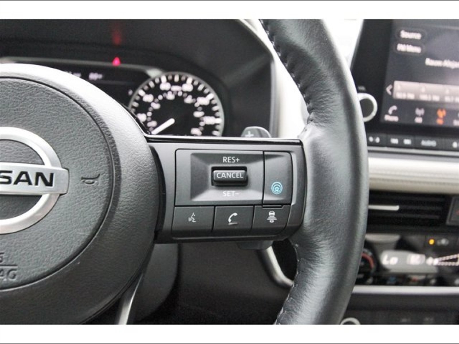 2021 Nissan Rogue SL White at TX Auto Group