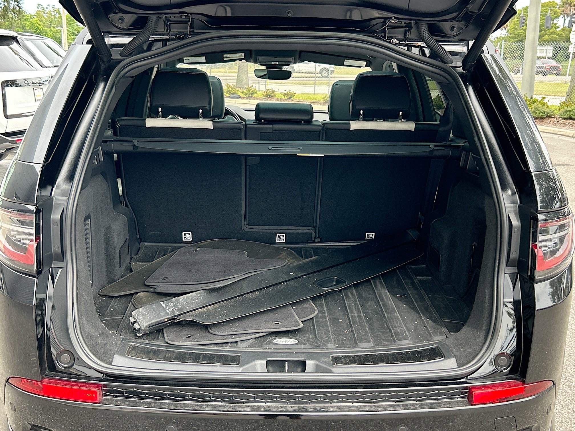 2020 Land Rover Discovery Sport SE R-Dynamic photo 8