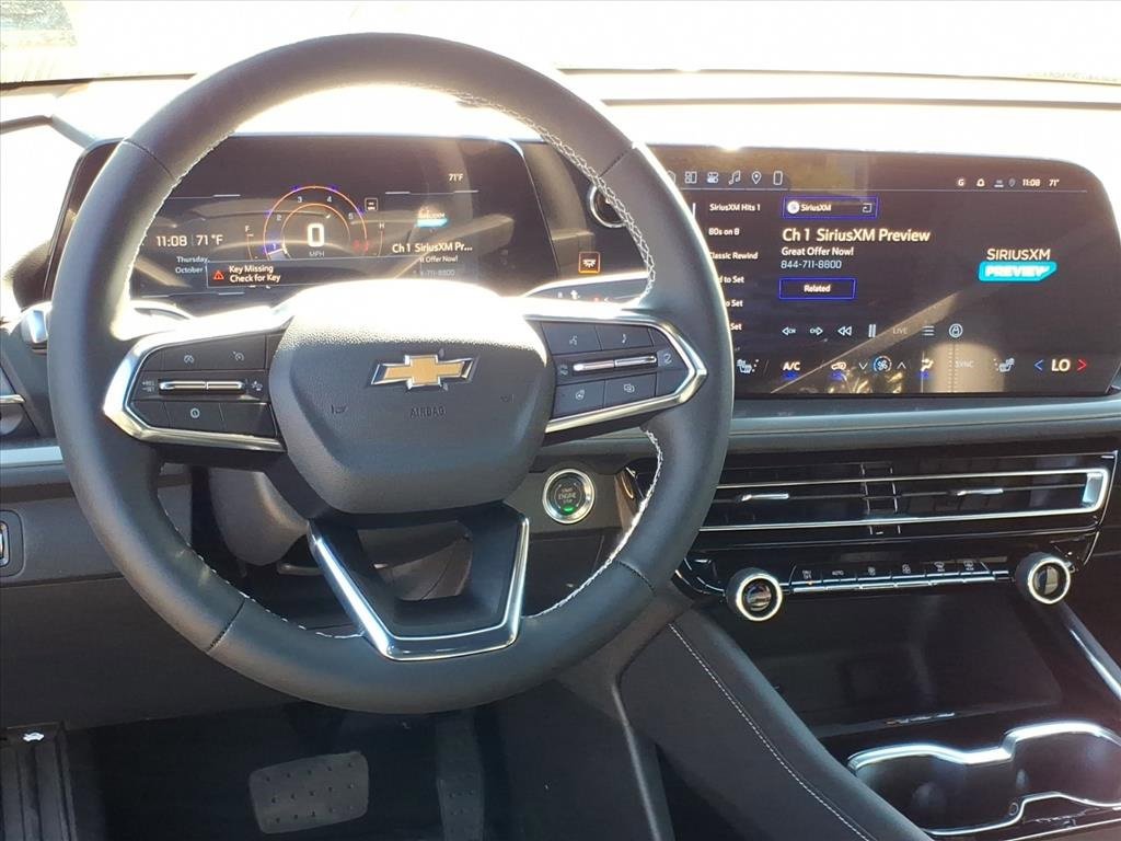 2026 Chevrolet Traverse photo 2