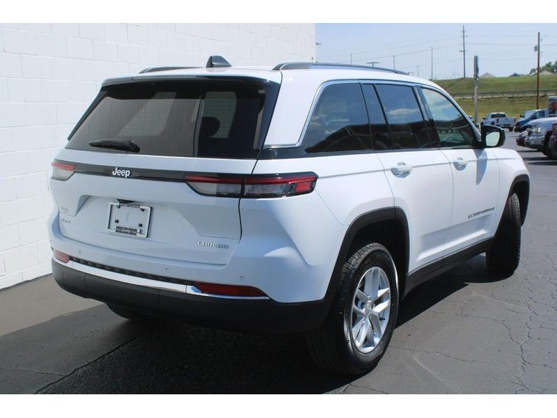 2024 Jeep Grand Cherokee Laredo X photo 2