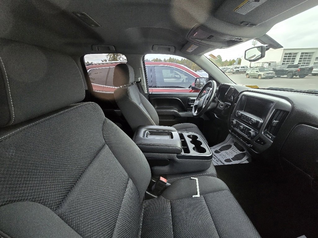 2017 Chevrolet Silverado 1500 LT photo 2