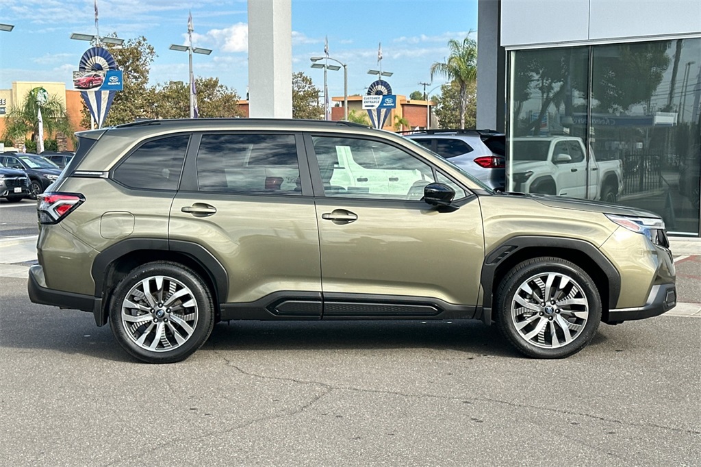 2025 Subaru Forester Touring photo 3