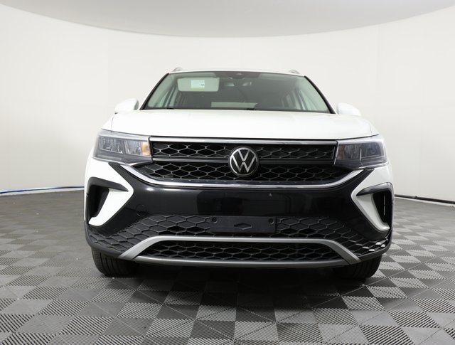 2023 Volkswagen Taos SE photo 2