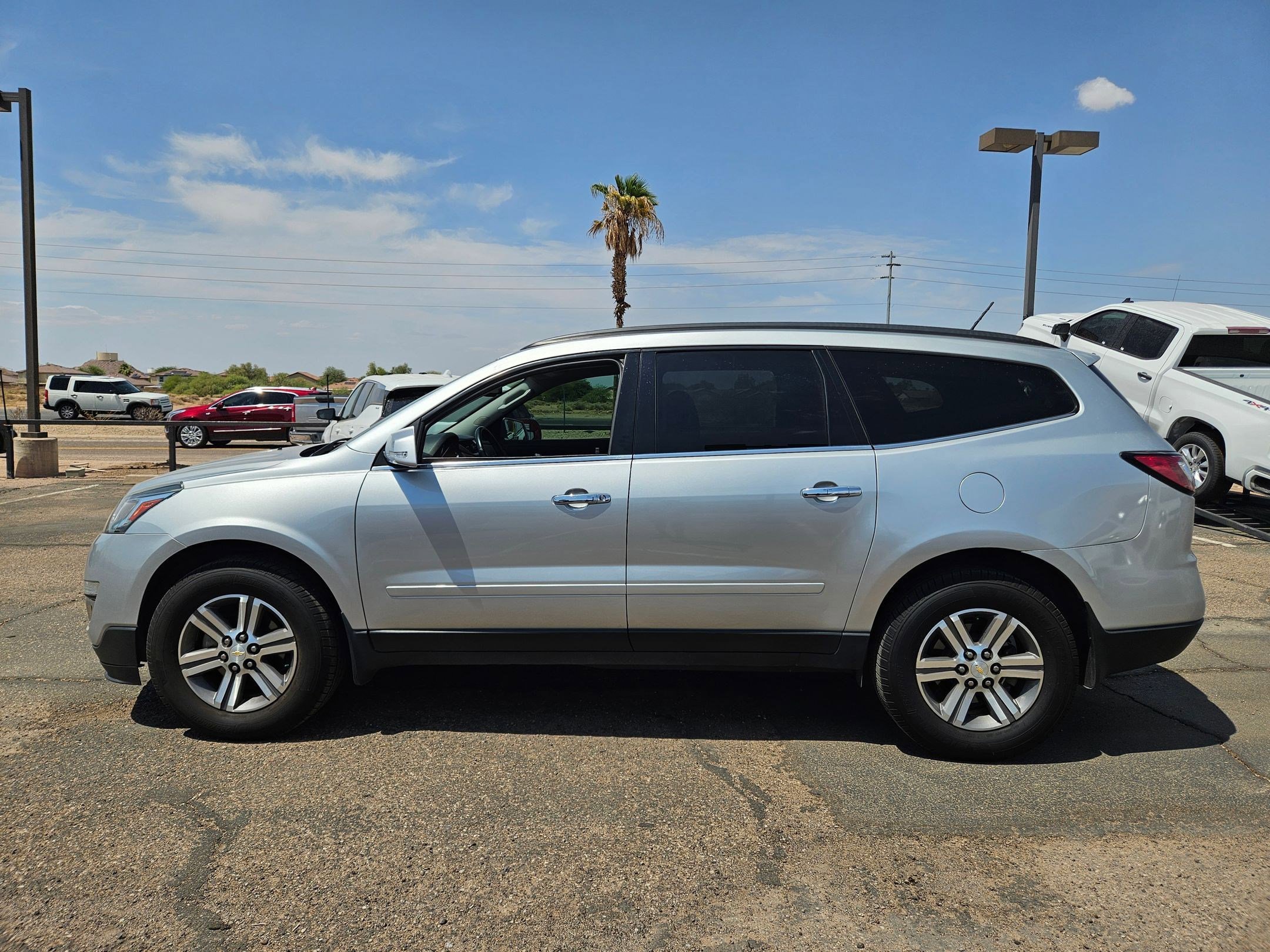 2015 Chevrolet Traverse 2LT photo 2