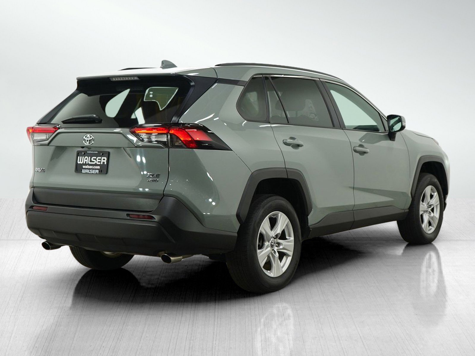 2019 Toyota RAV4 XLE photo 4