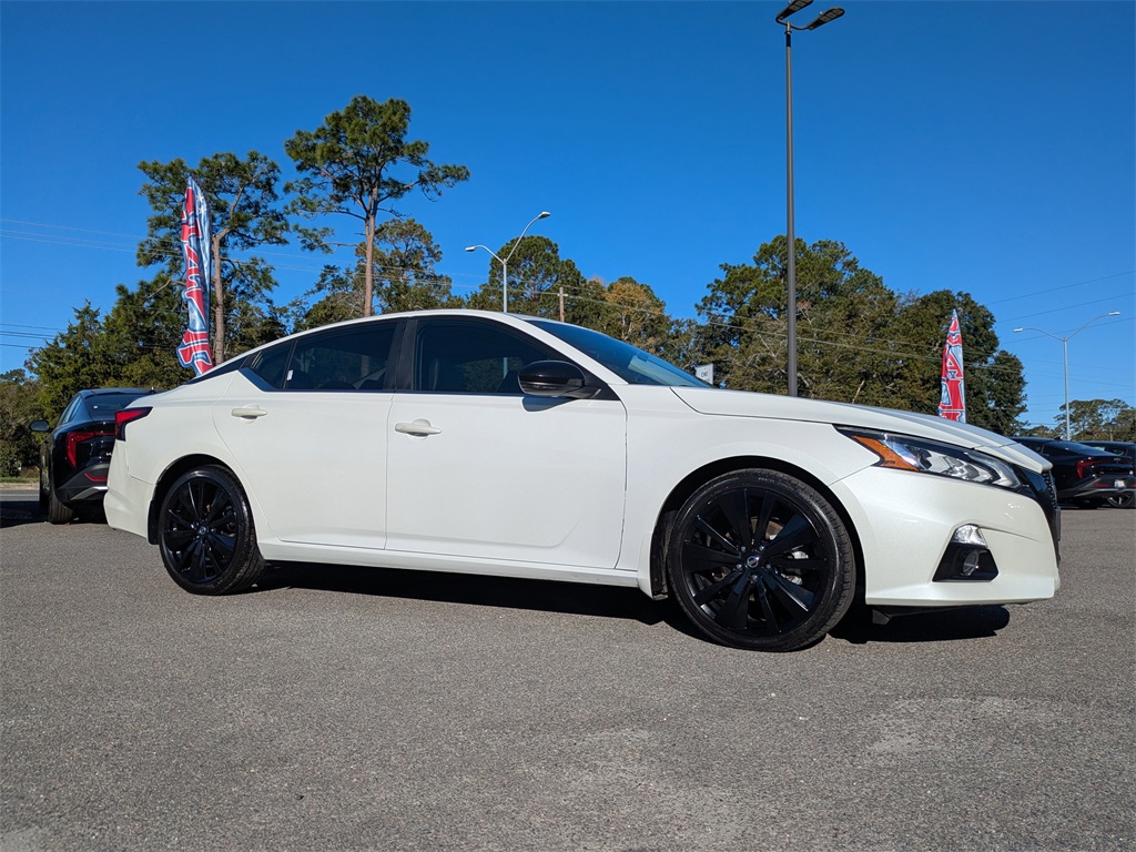 2022 Nissan Altima SR