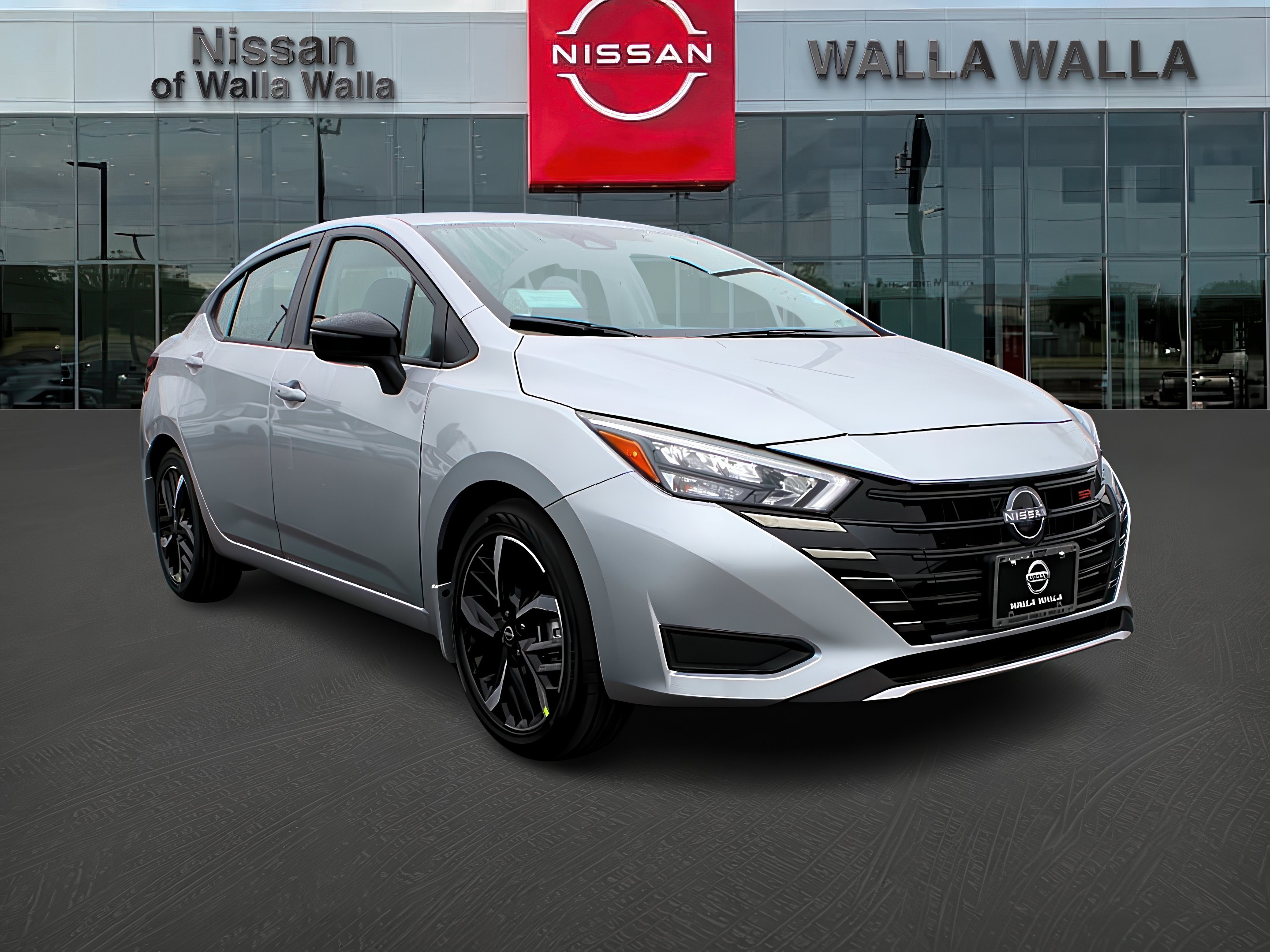 2025 Nissan Versa Sedan SR's photo