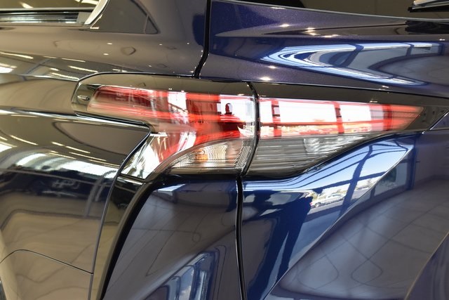 2023 Toyota Sienna XSE photo 7