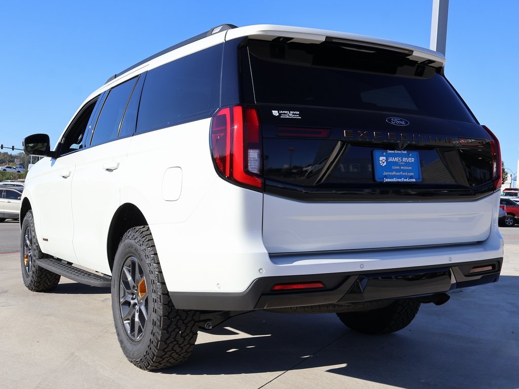 2025 Ford Expedition photo 3