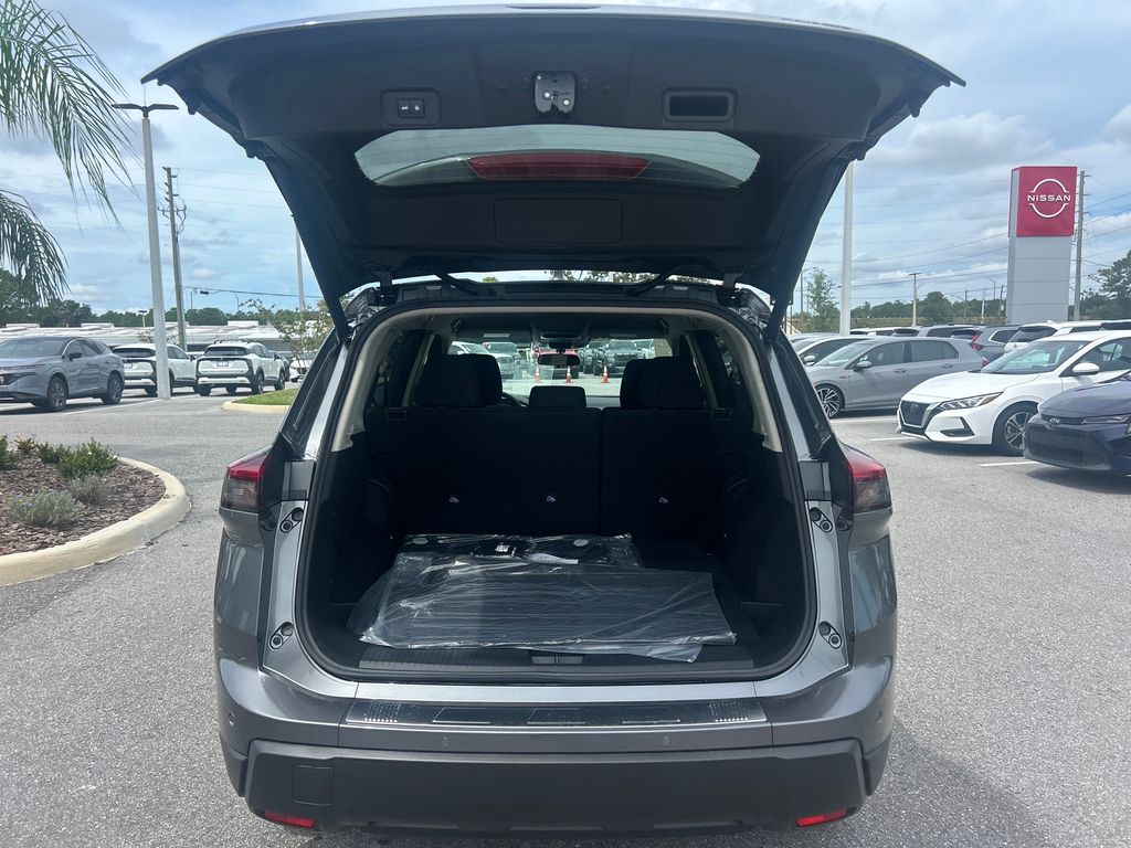 2026 Nissan Rogue SV photo 8