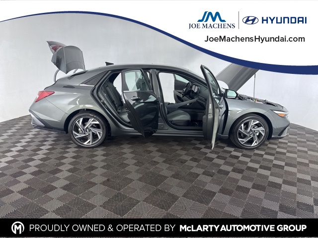 2024 Hyundai Elantra Hybrid Limited photo 11