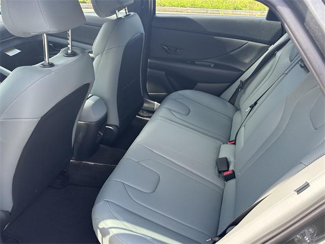 2025 Hyundai Elantra Hybrid Limited photo 18