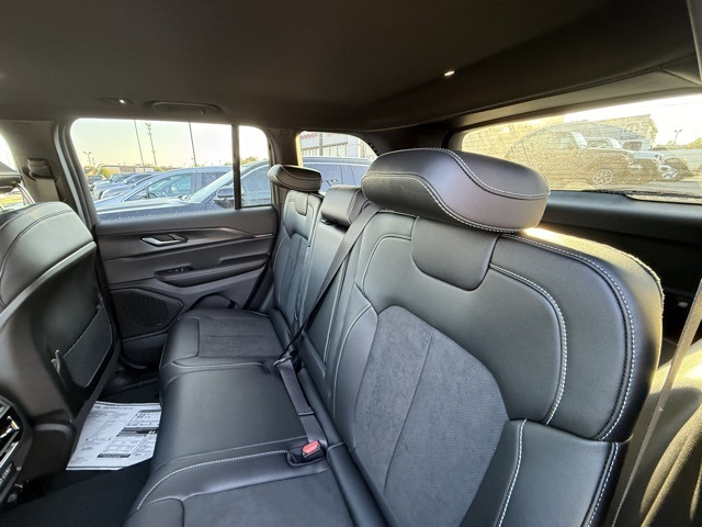 2025 Jeep Grand Cherokee Altitude X photo 24