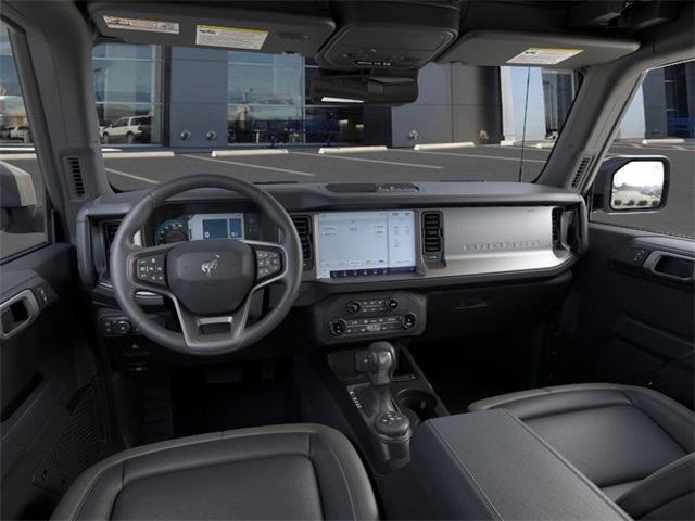 2025 Ford Bronco Outer Banks photo 2