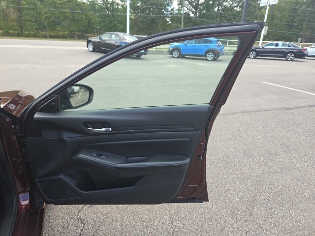 2024 Nissan Altima 2.5 SV photo 23